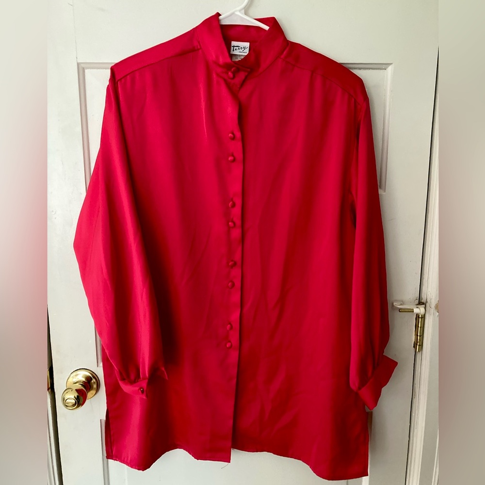 W’s Vintage Sz 12 Scarlet Satin Tunic-Length Split Side Covered Button Blouse